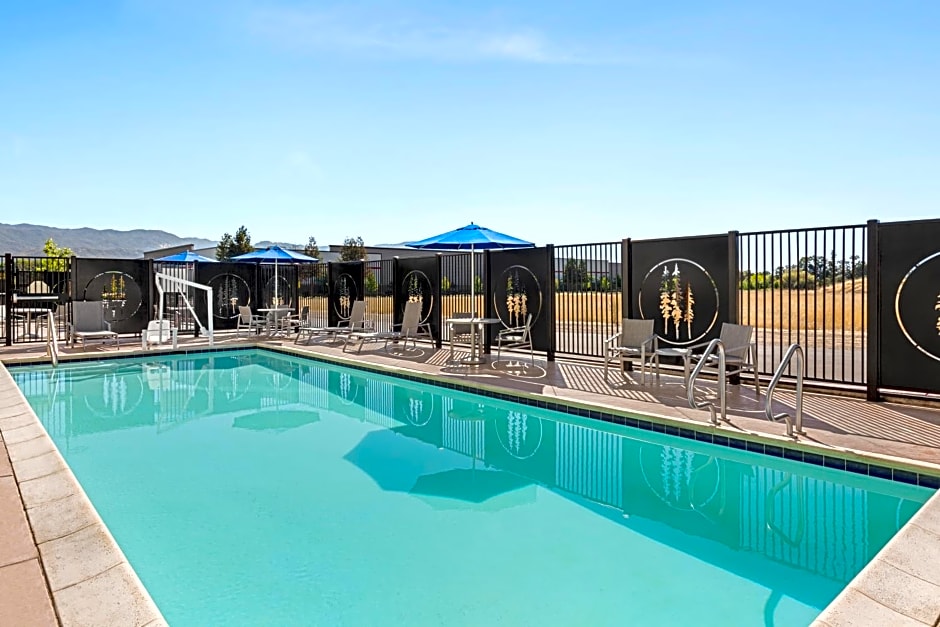 Holiday Inn Express & Suites - Ukiah, an IHG Hotel