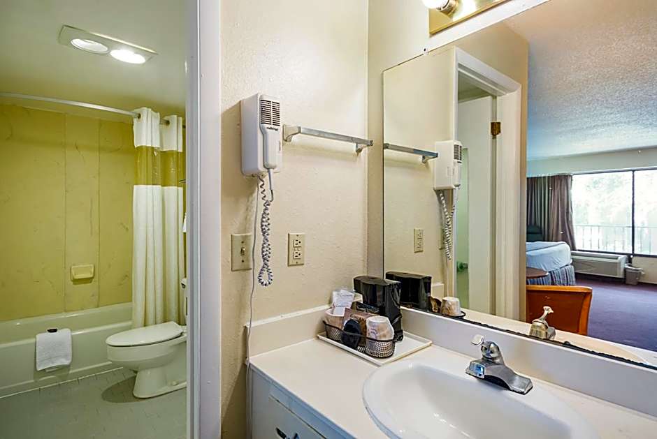 Americas Best Value Inn & Suites Melbourne