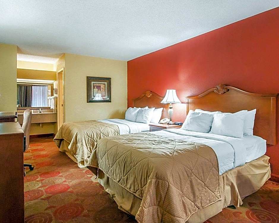 Clarion Inn & Suites University Center
