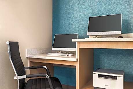 La Quinta Inn & Suites by Wyndham San Antonio North Stone Oak