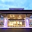 Holiday Inn Express & Suites - Detroit - Dearborn, an IHG Hotel