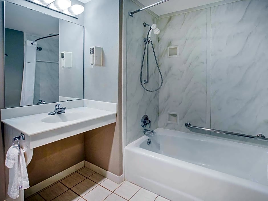 Days Inn by Wyndham Midland