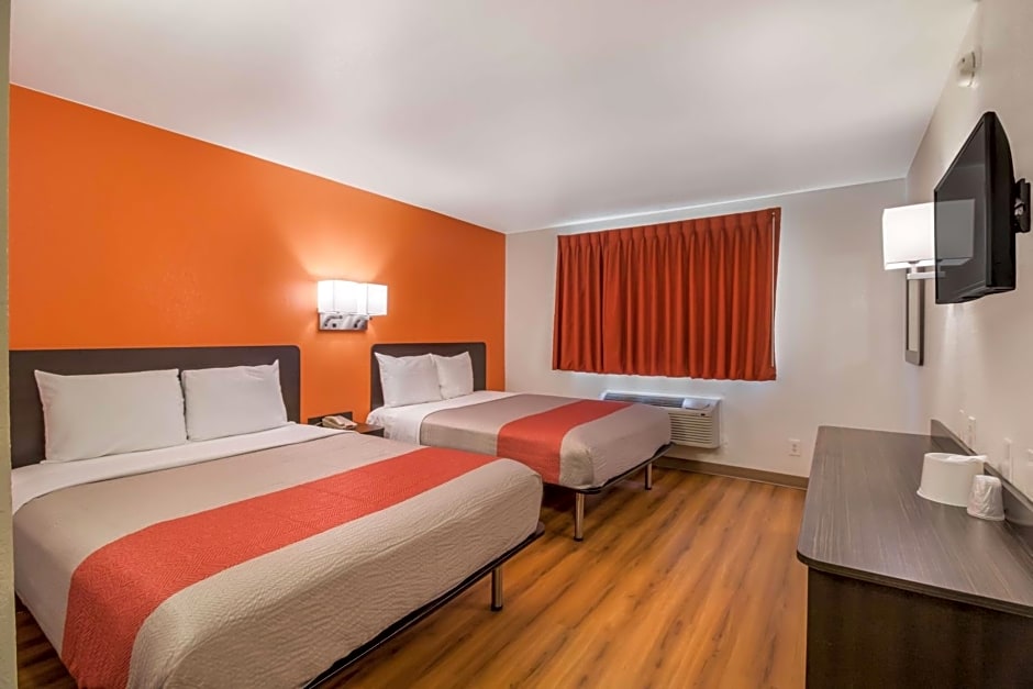 Motel 6-Fargo, ND - West Acres - North Fargo