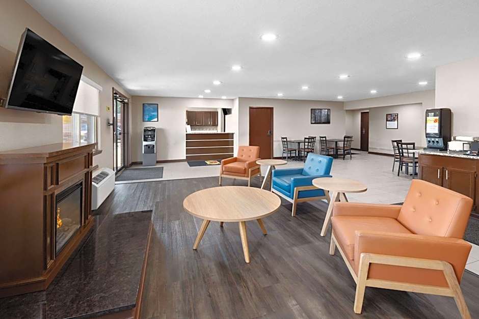 Super 8 by Wyndham Fairmont