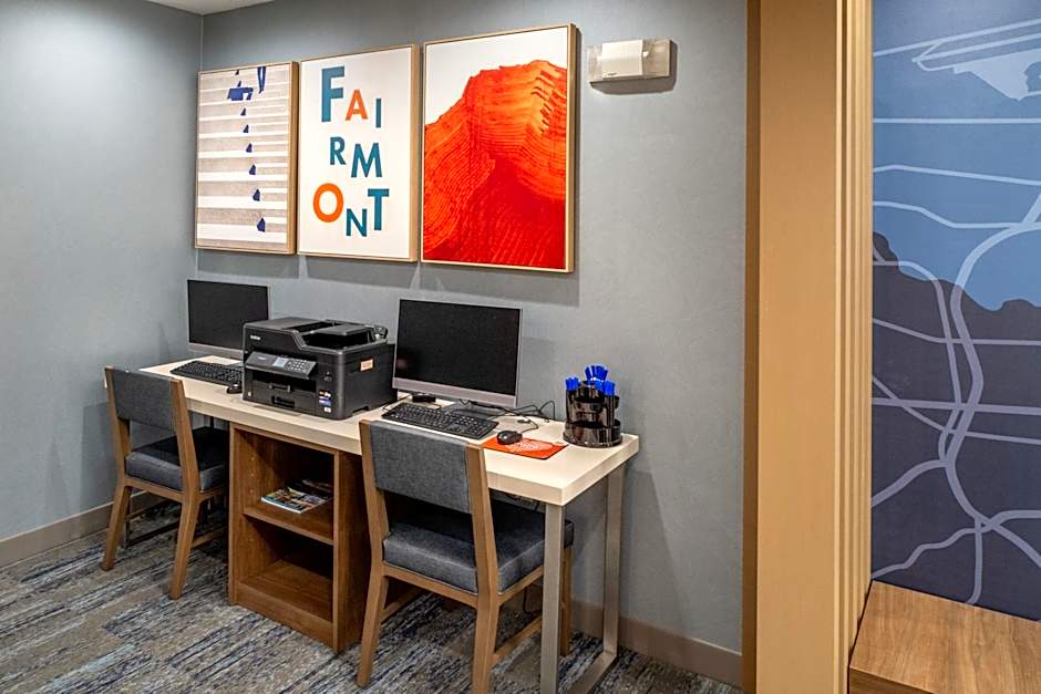 Holiday Inn Express & Suites Fairmont