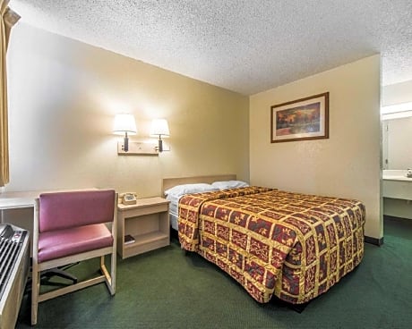 1 King Bed, Nonsmoking