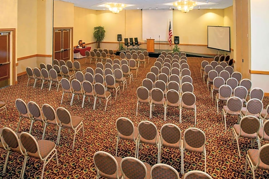 Days Inn & Suites by Wyndham Tallahassee Conf Center I-10