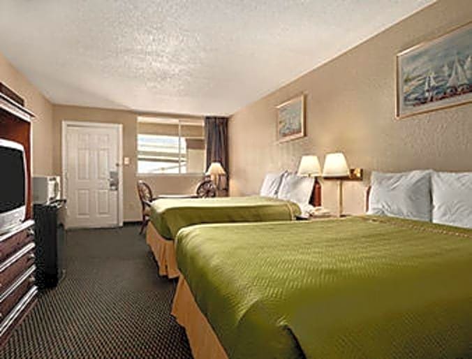 Travelodge by Wyndham New Orleans West Harvey Hotel