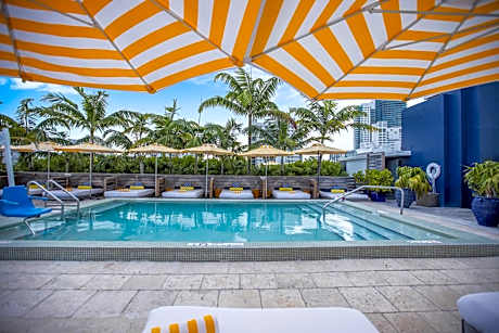 Catalina Hotel & Beach Club