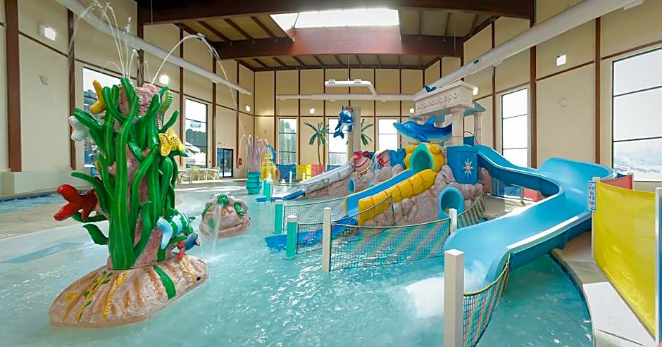 Grand Marquis Waterpark Hotel & Suites