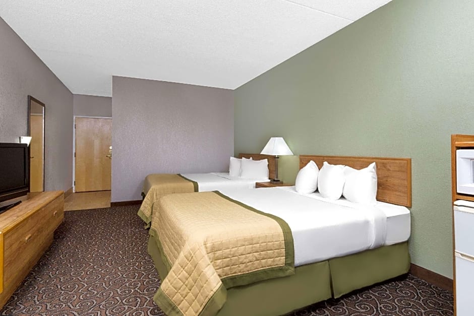 Baymont by Wyndham Muncie Near Ball State University