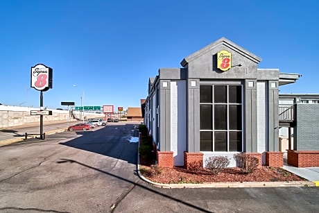 Americas Best Value Inn - Wichita West / Airport - Alojamientos en WICHITA