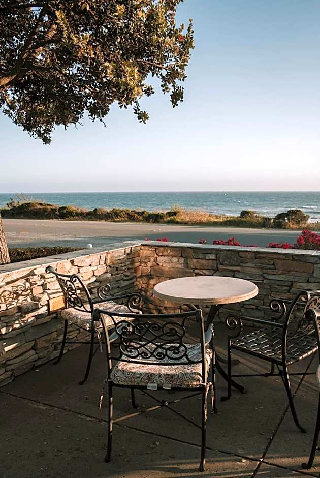 Fireside Inn on Moonstone Beach