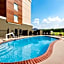 La Quinta Inn & Suites by Wyndham Gonzales