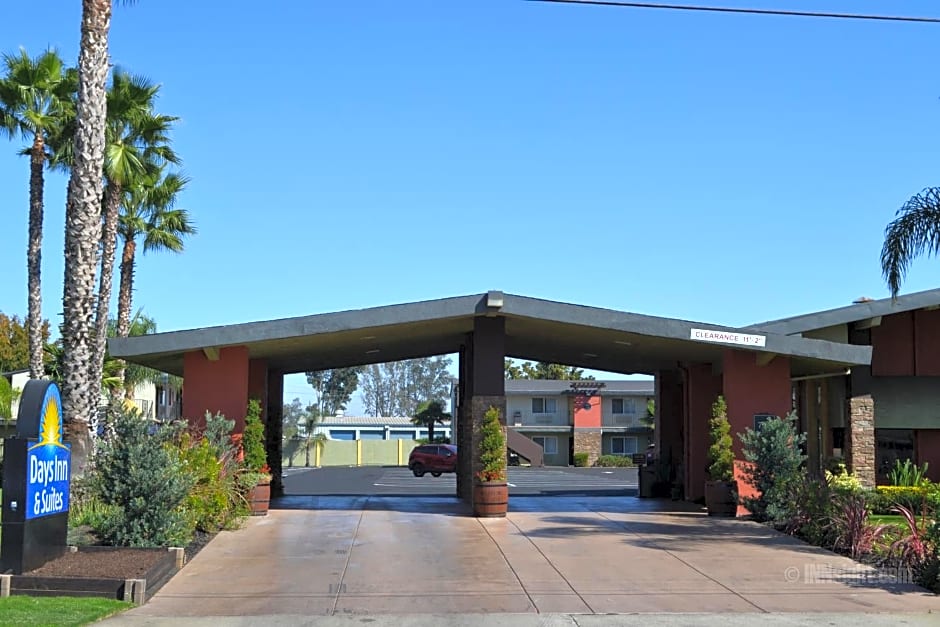 Days Inn & Suites by Wyndham Lodi