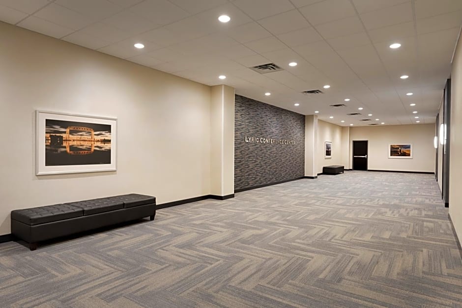 Holiday Inn & Suites Duluth-Downtown