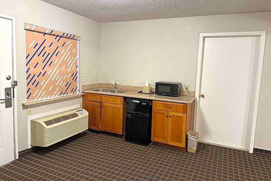 Days Inn by Wyndham San Antonio Interstate Hwy 35 North