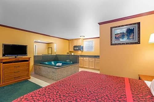 Days Inn by Wyndham King City