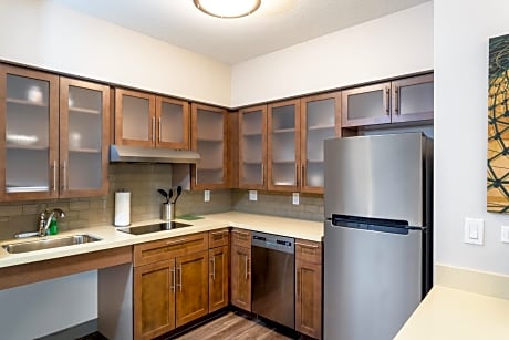 Studio Suite with Two Queen Beds and Hearing Mobility Accessible Tub