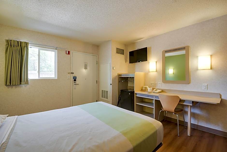 Motel 6-Statesville, NC