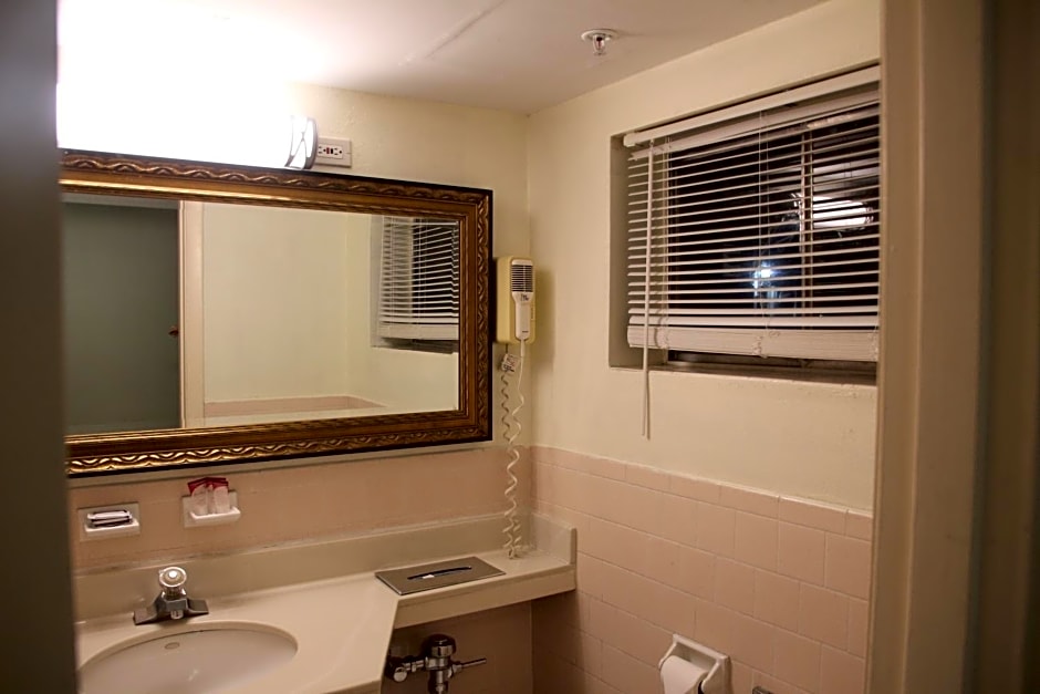 Bedford Plaza Hotel