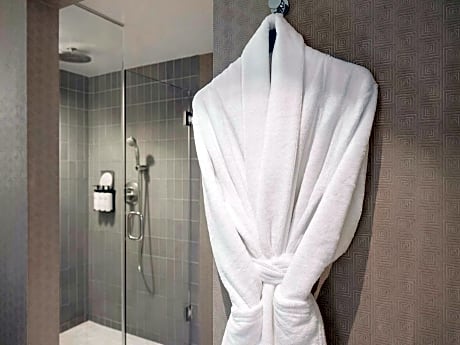 Beverly Luxury Room, 1 king-size bed, Beverly Blvd View