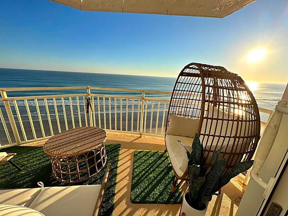 Beach Oasis 704 Lovely Daytona ocean front for 5 sleeps up to 12