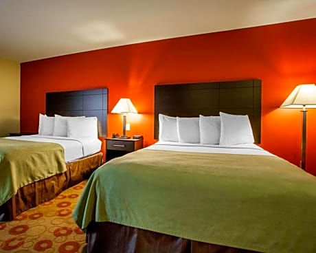 2 Queen Beds Suite Nonsmoking Accessible