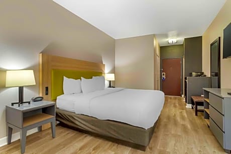 One-Bedroom King Suite with Whirlpool - Non-Smoking