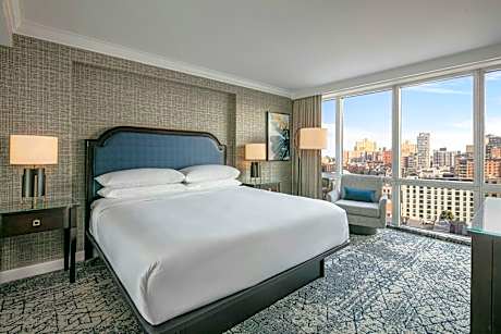 Suite, Club lounge access, 1 Bedroom Junior Suite, 1 King, Sofa bed