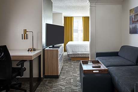 King Suite with Sofa Bed and Adapted Tub - Mobility and Hearing Accessible