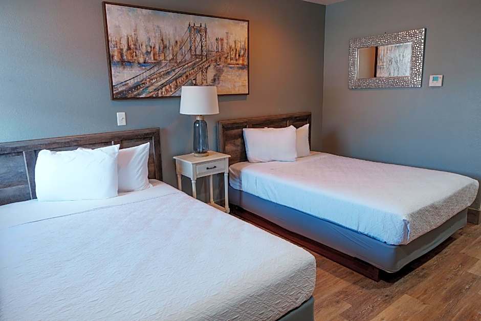 Price Pointe Inn