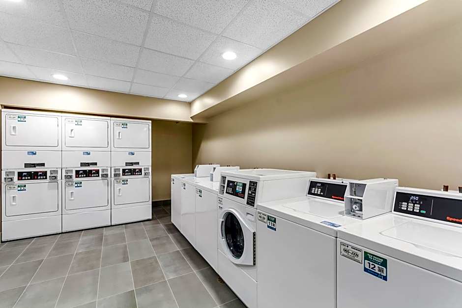 Everhome Suites Lexington - Horse Park