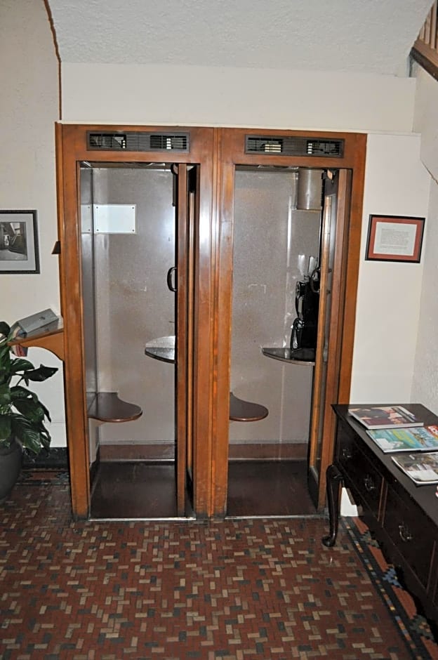 Cardinal Hotel