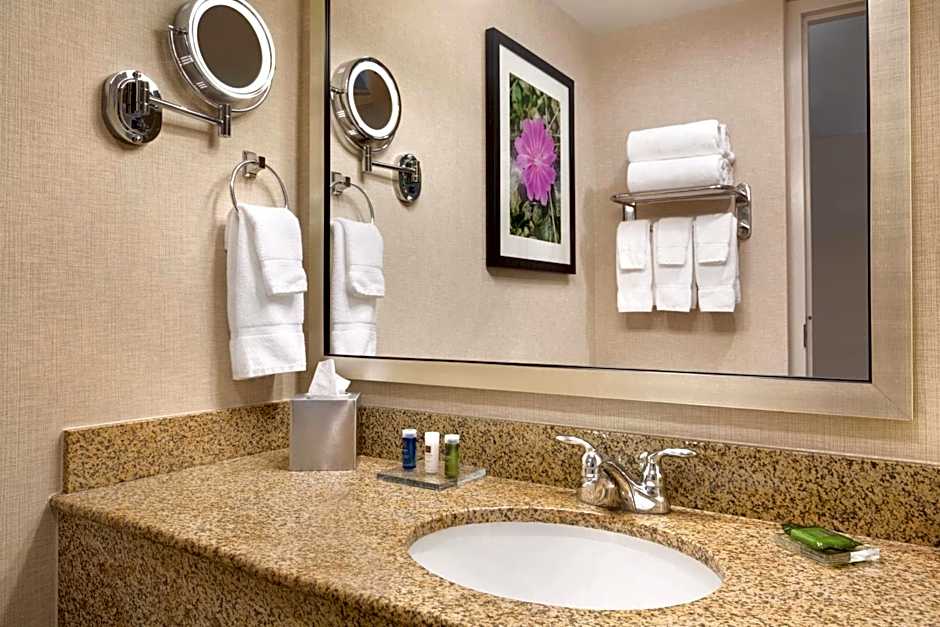 Delta Hotels by Marriott Helena Colonial