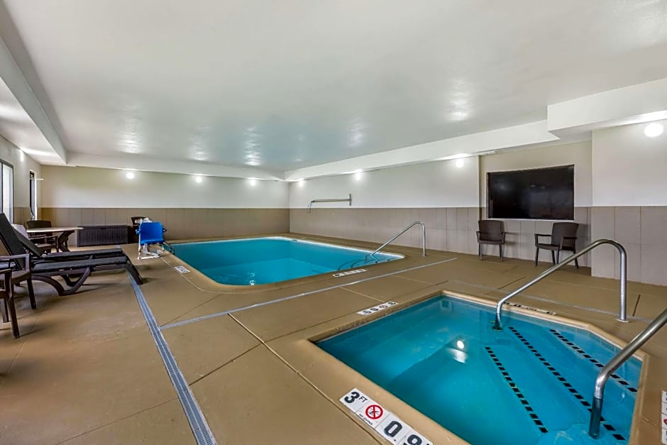 Comfort Suites Omaha East-Council Bluffs