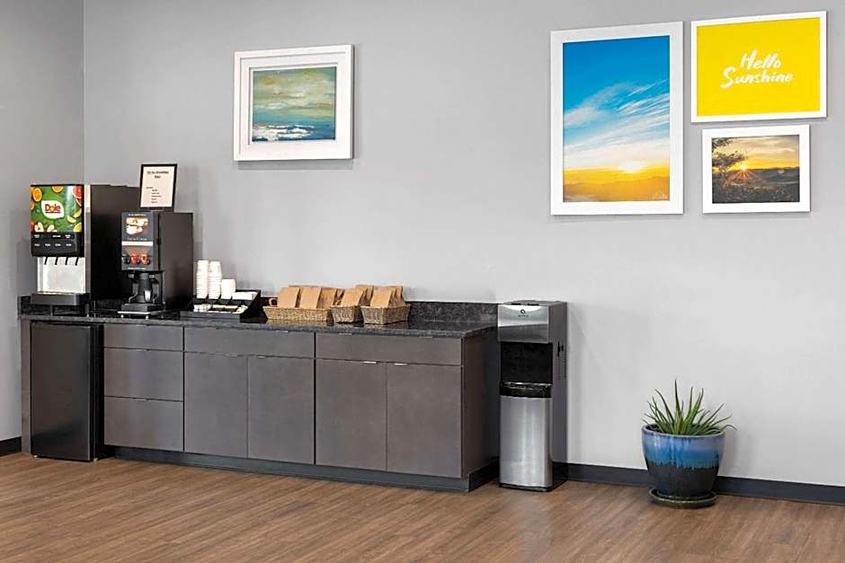 Days Inn by Wyndham Frederick