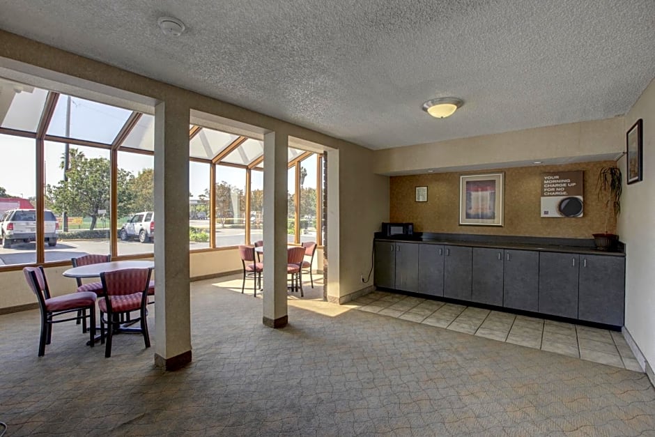 Motel 6-Santa Ana, CA - Irvine - Orange County Airport