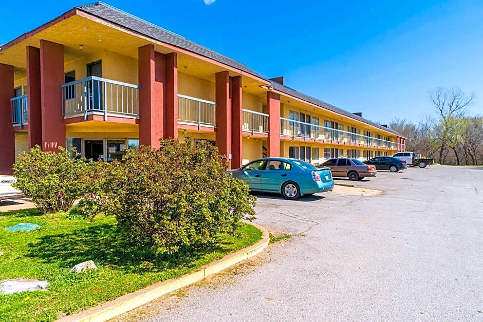 Castle Inn & Suites By OYO Chickasha