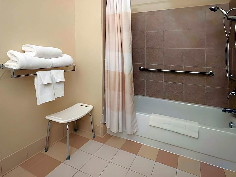 AmericInn by Wyndham Hudson