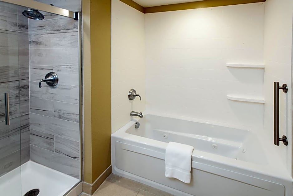 Holiday Inn Express & Suites Sandusky