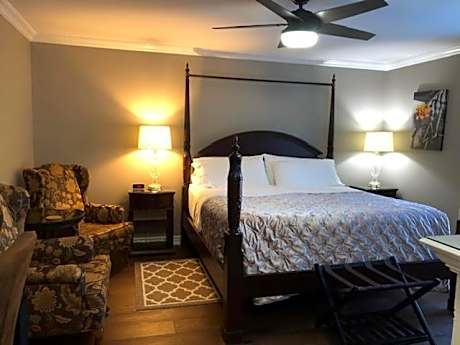 Wilkes King Room