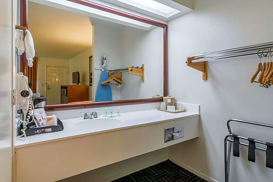 Quality Inn Fresno Near University