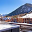 Independence Square 205, Stylish Hotel Room with AC, Great Location in Aspen