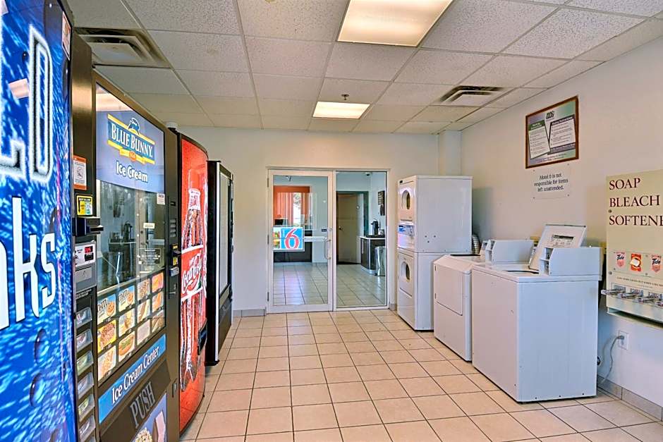 Motel 6-Tewksbury, MA - Boston