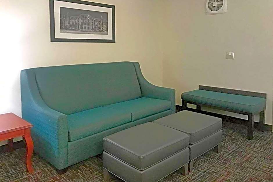 Rodeway Inn & Suites