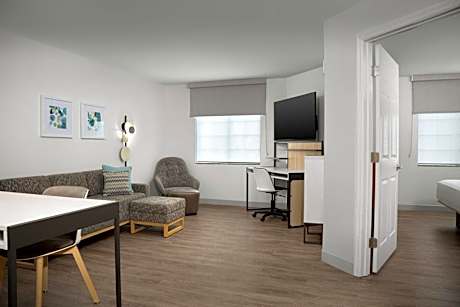 1 Bedroom Suite, 1 King, Sofa bed
