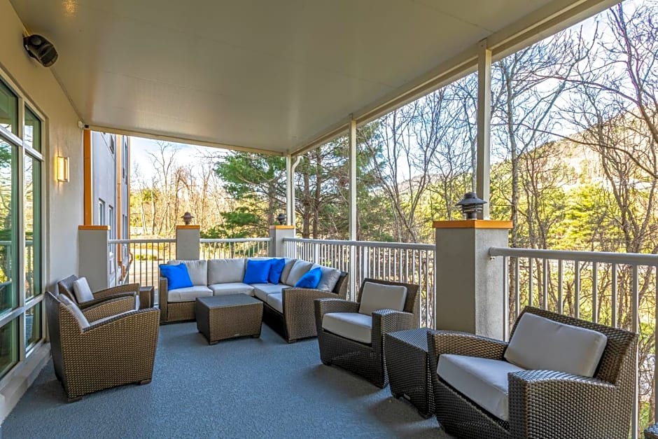 Holiday Inn Express & Suites Asheville Downtown, an IHG Hotel