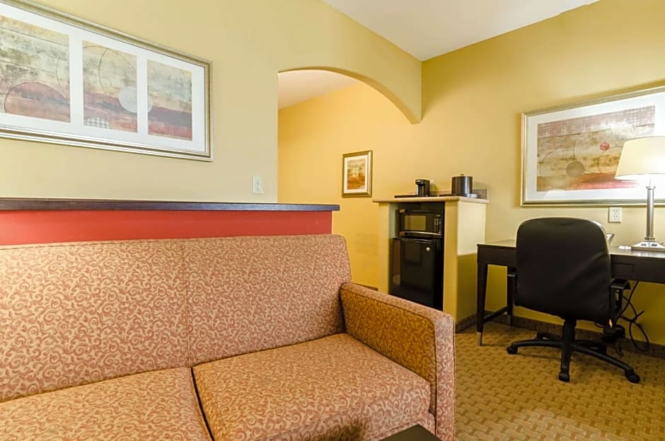  Comfort Suites Salina South