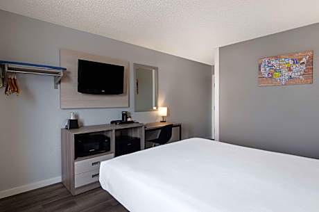 1 Queen Bed Non-Smoking
